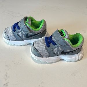 Nike shoes in like new condition toddler size 4